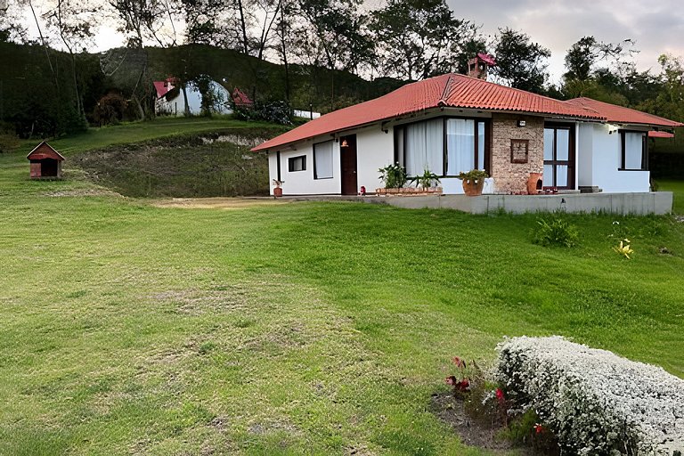 Casa de montaña con vista, BBQ y wifi confiable