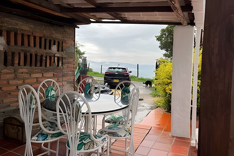 Casa del Cielo: Aventura, descanso y estrellas sobre montaña