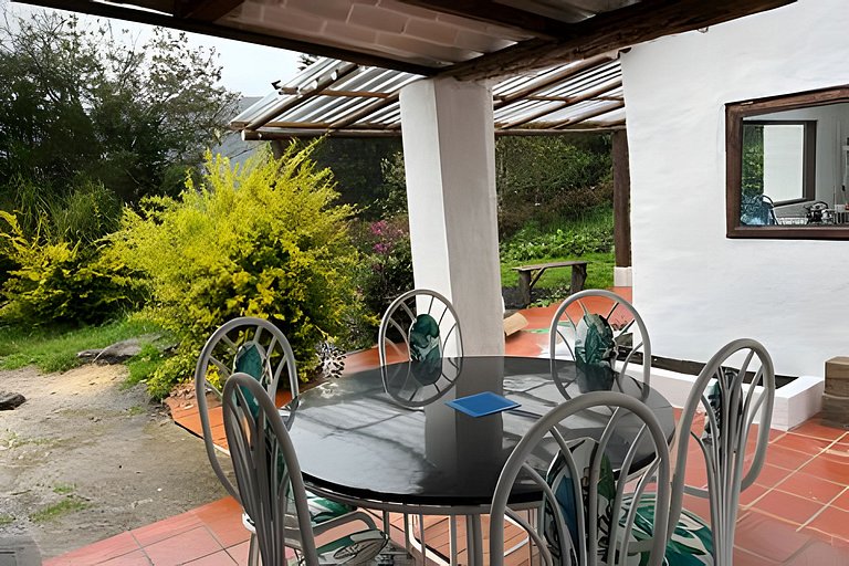 Casa del Cielo: Aventura, descanso y estrellas sobre montaña