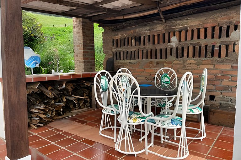 Casa del Cielo: Aventura, descanso y estrellas sobre montaña