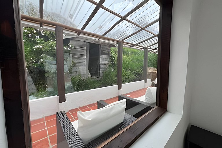 Casa del Cielo: Aventura, descanso y estrellas sobre montaña