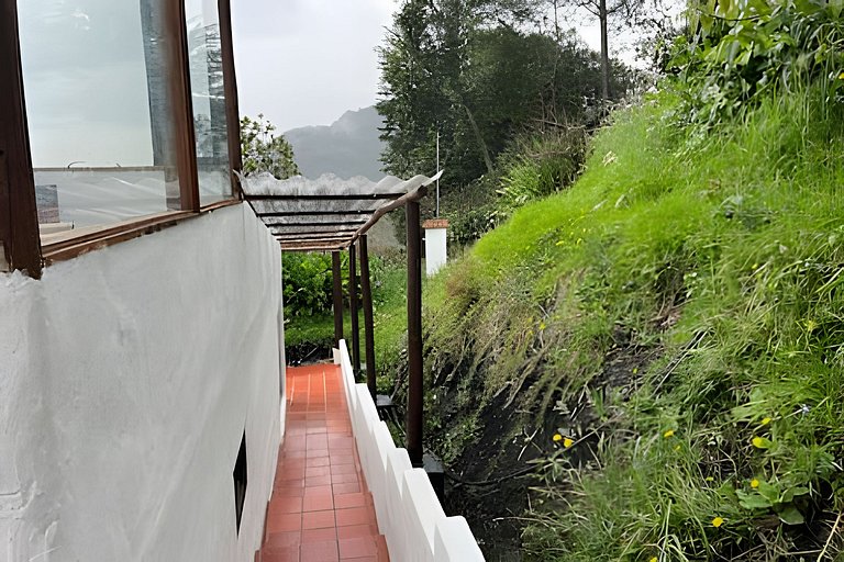 Casa del Cielo: Aventura, descanso y estrellas sobre montaña