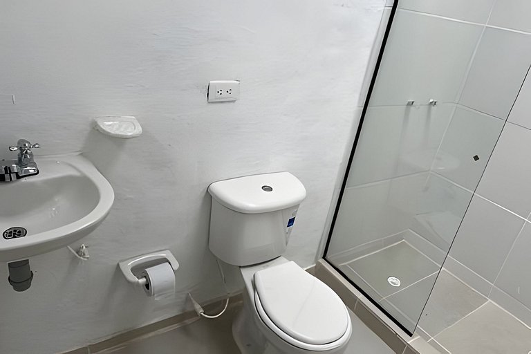 Casa del Cielo: Aventura, descanso y estrellas sobre montaña