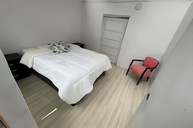 Casa del Cielo: Aventura, descanso y estrellas sobre montaña