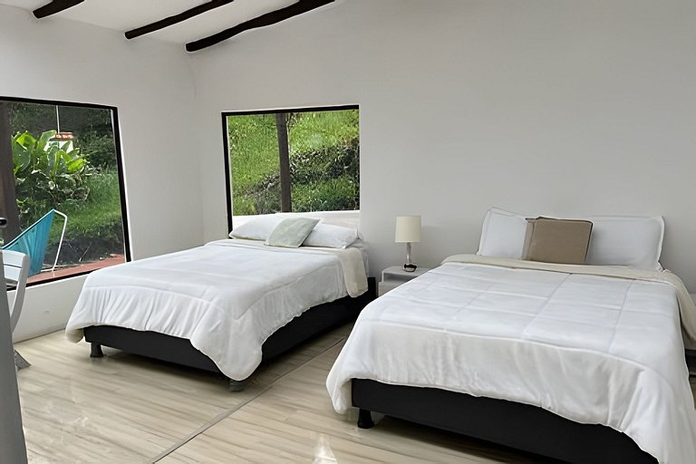 Casa del Cielo: Aventura, descanso y estrellas sobre montaña