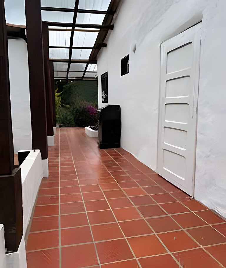 Casa del Cielo: Aventura, descanso y estrellas sobre montaña