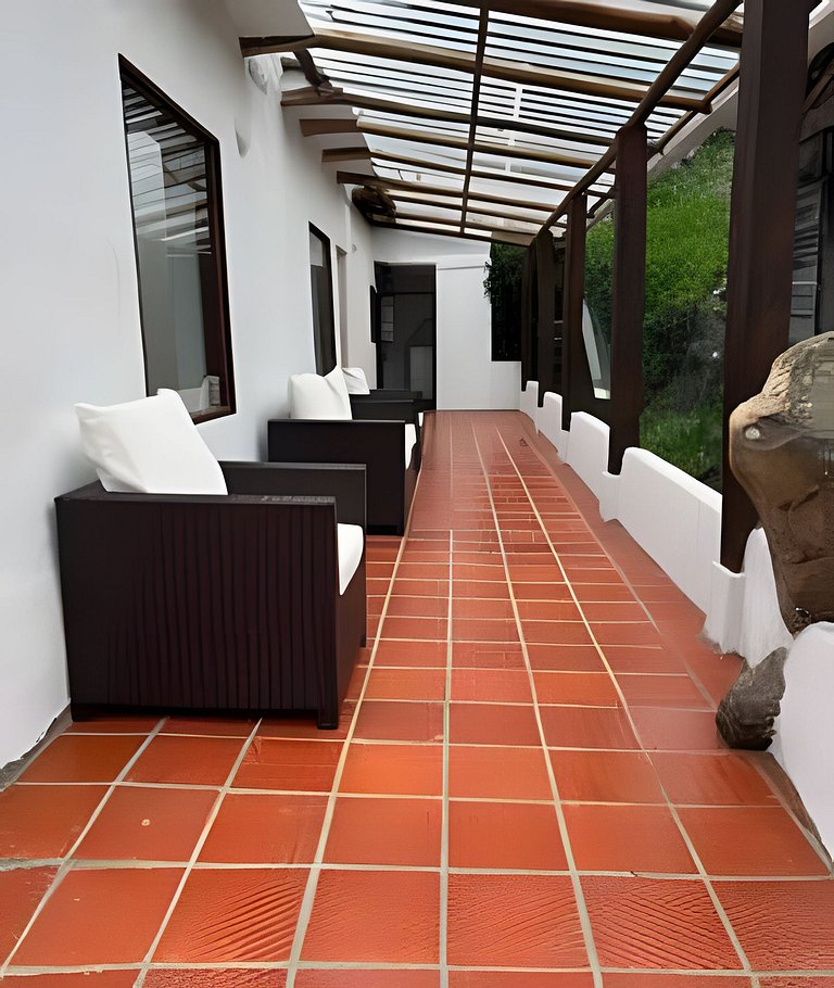 Casa del Cielo: Aventura, descanso y estrellas sobre montaña