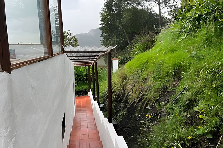 Casa del Cielo: Aventura, descanso y estrellas sobre montaña