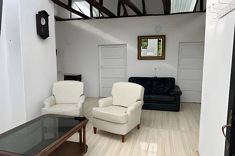 Casa del Cielo: Aventura, descanso y estrellas sobre montaña