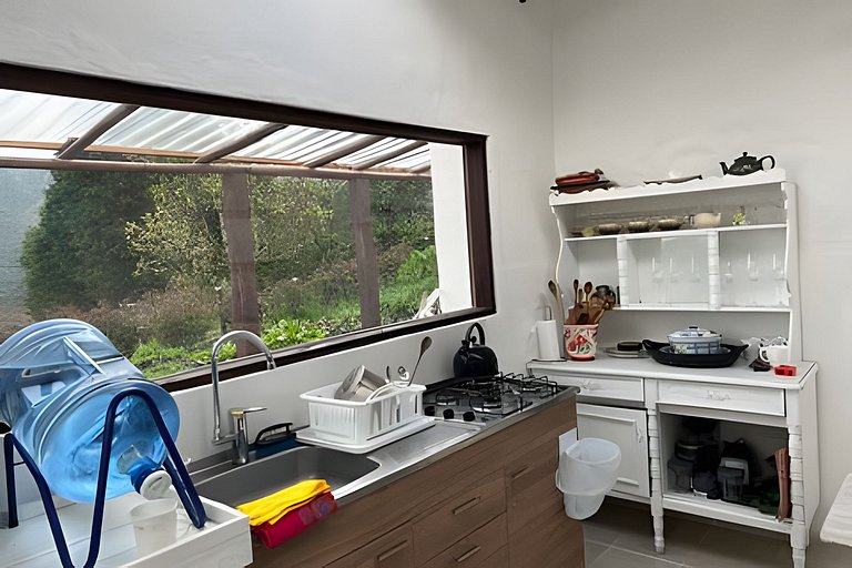 Casa del Cielo: Aventura, descanso y estrellas sobre montaña