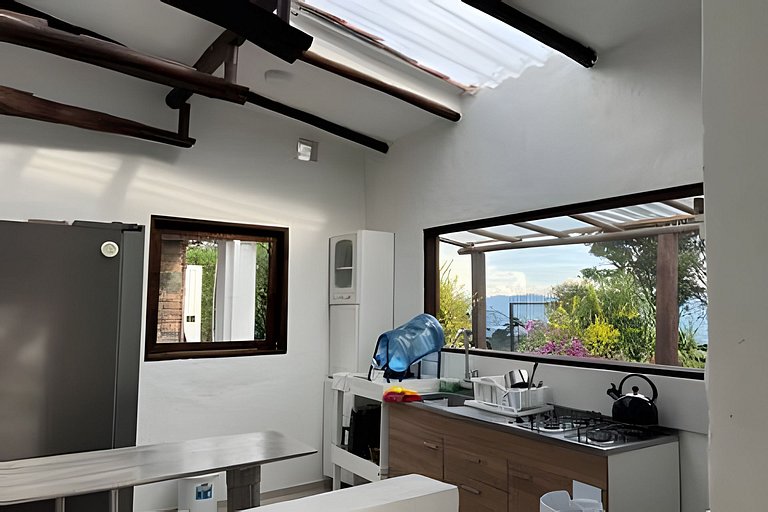 Casa del Cielo: Aventura, descanso y estrellas sobre montaña