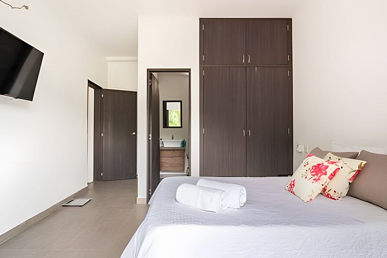 Apto con balcón vista amanecer