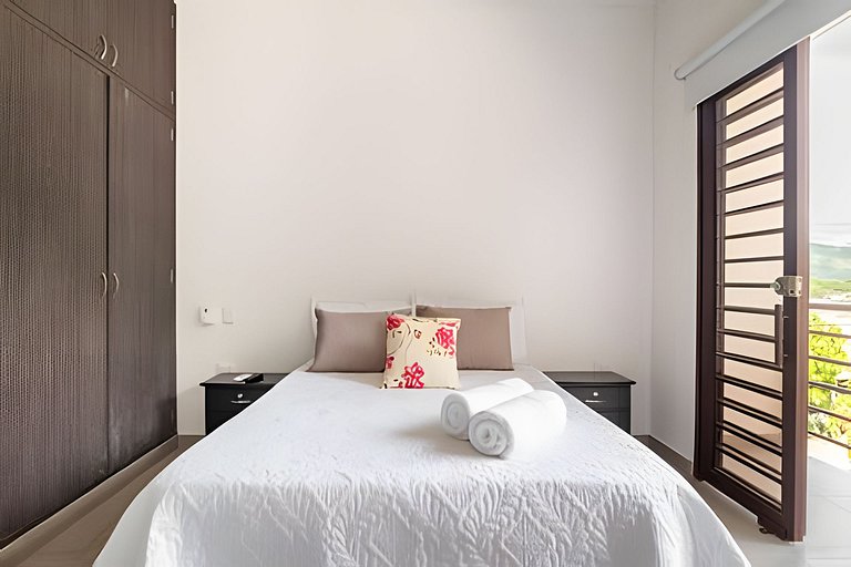 Apto con balcón vista amanecer