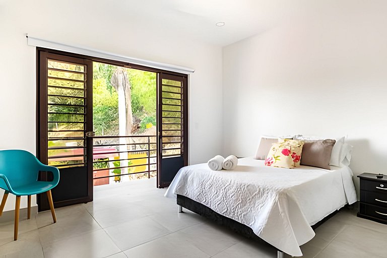 Apto con balcón vista amanecer