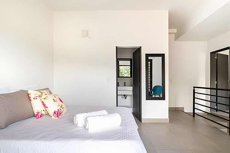 Apto con balcón vista amanecer