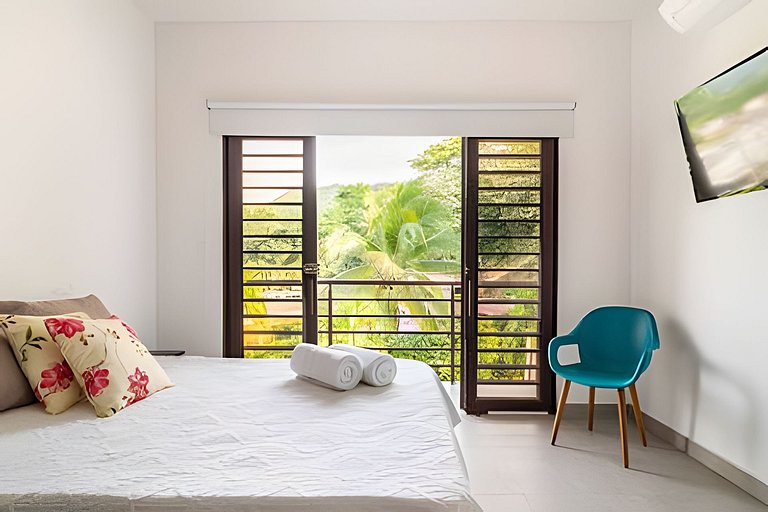 Apto con balcón vista amanecer