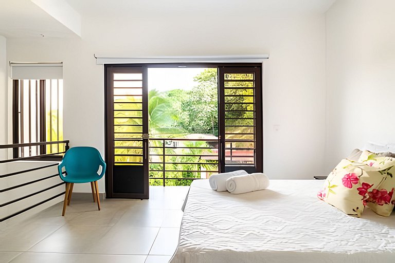 Apto con balcón vista amanecer