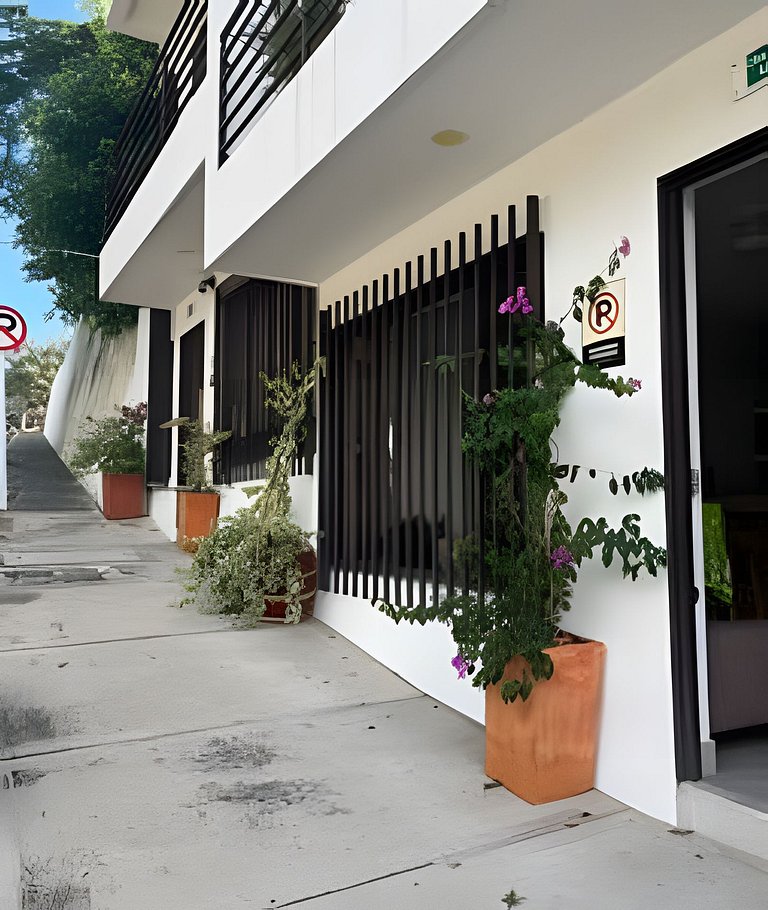 Apto con balcón vista amanecer