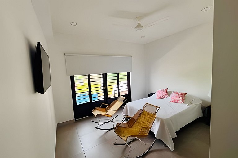 Apto con balcón vista amanecer